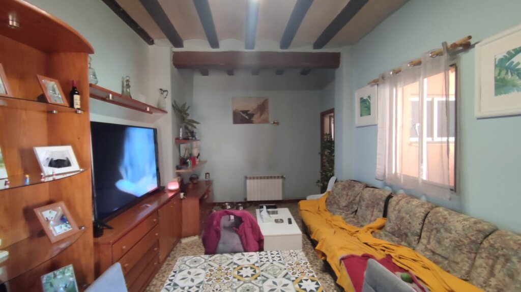gran casa de nueve habitaciones con terraza, garaje y local para reformar a la venta en santpedor. foto grande (3)