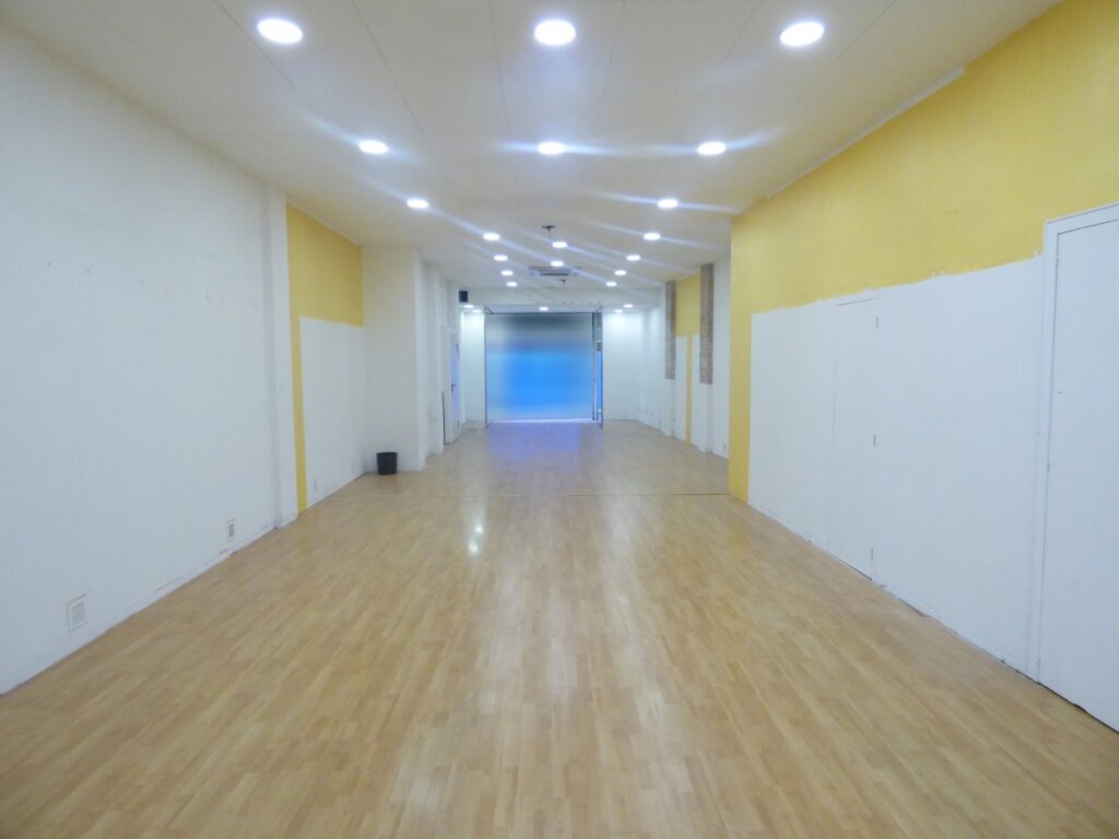 local comercial en alquiler en pleno centro de manresa foto grande (2)