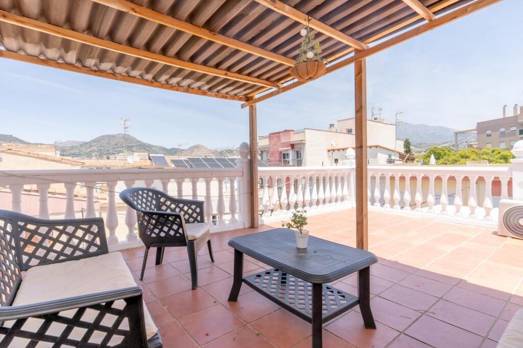 Exclusiva vivienda reformada con materiales de alta gama