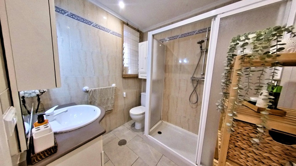 Tu hogar ideal en Alicante: reformado y luminoso - foto 12