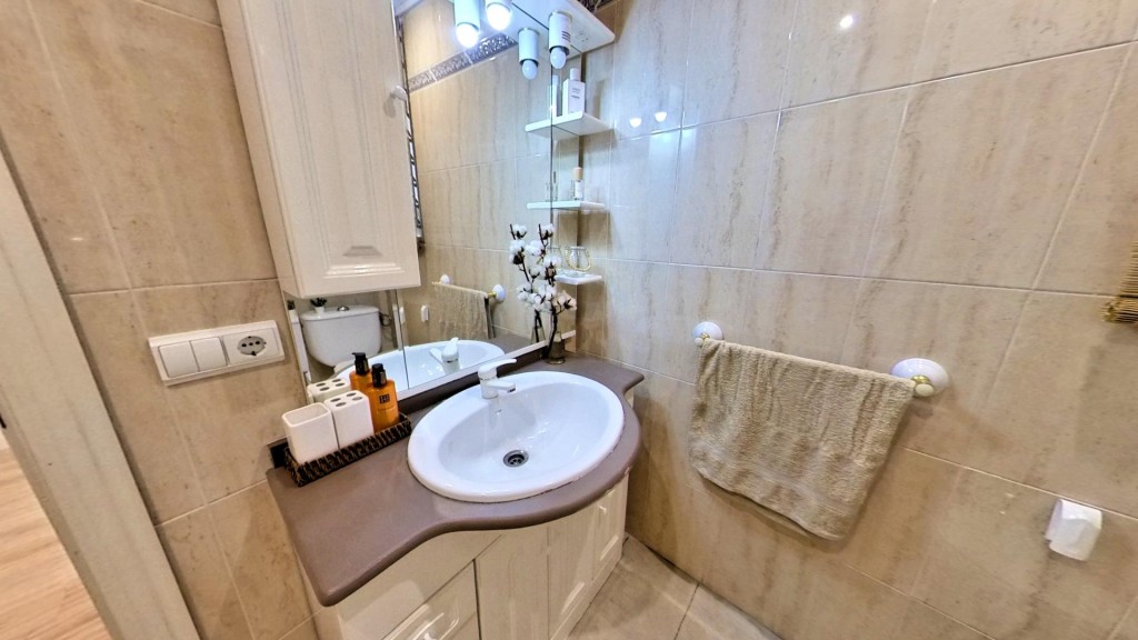 Tu hogar ideal en Alicante: reformado y luminoso - foto 25