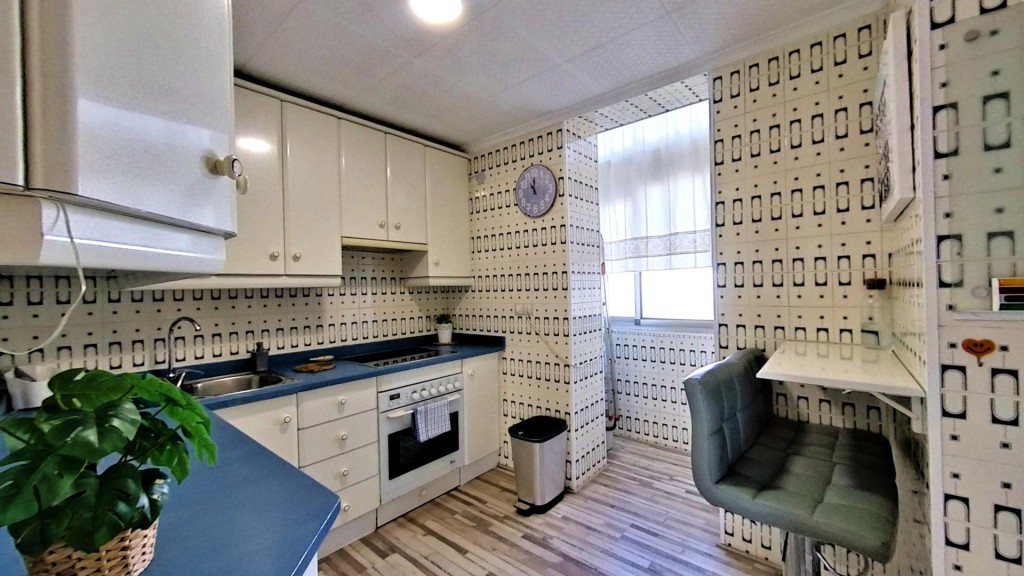 Tu hogar ideal en Alicante: reformado y luminoso - foto 13