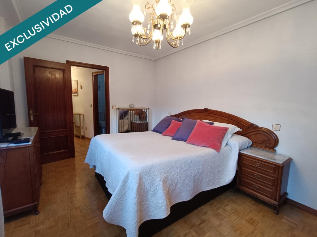 Amplio piso 4 hab. y 2 baños en el centro de Campomanes