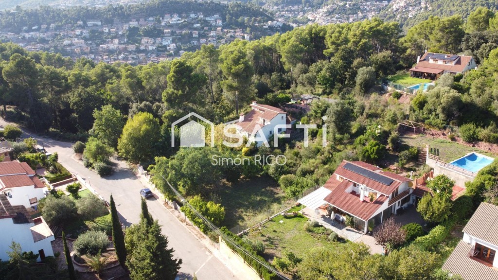 Gran Terreno plano listo para construir en Cervelló