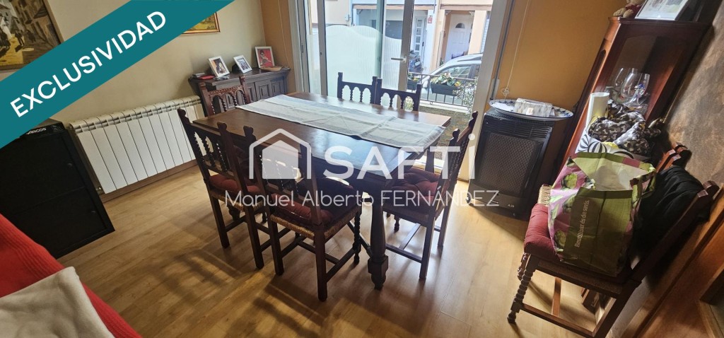 Chalet adosado de 193m2 con amplia terraza y garajes en el centro de Sant Hilari