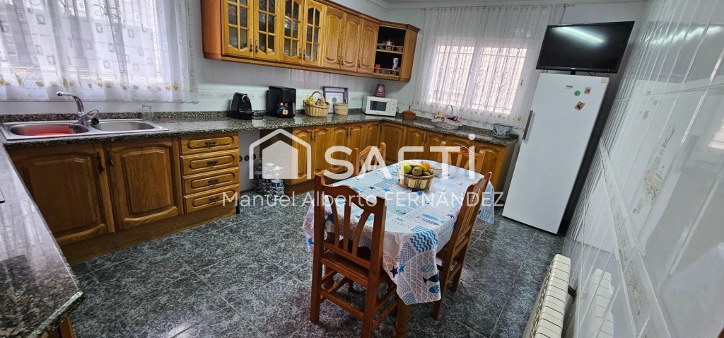 SAFTI España les presenta este magnífico chalet a la venta a - foto 7