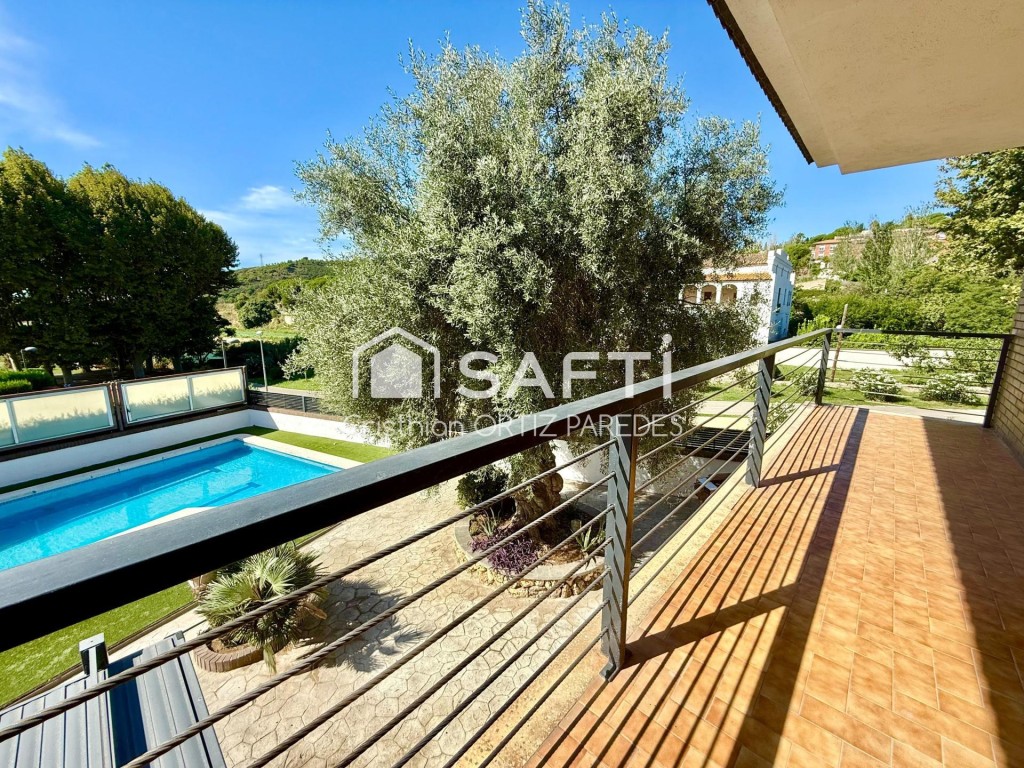 Chalet exclusivo en Tiana con piscina privada. - foto 3