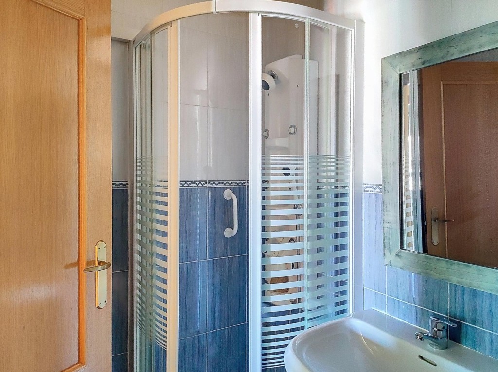 CÓMODO PISO CERCA DEL CENTRO Y OTROS LUGARES DE INTERÉS - foto 29