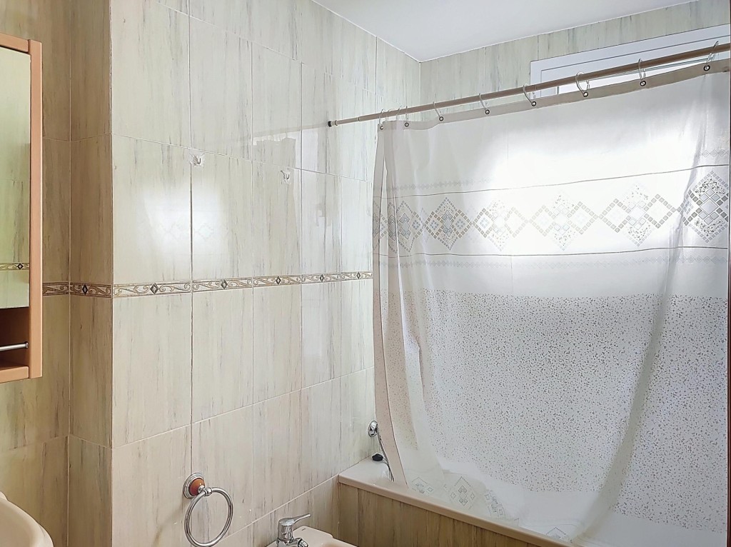 CÓMODO PISO CERCA DEL CENTRO Y OTROS LUGARES DE INTERÉS - foto 20