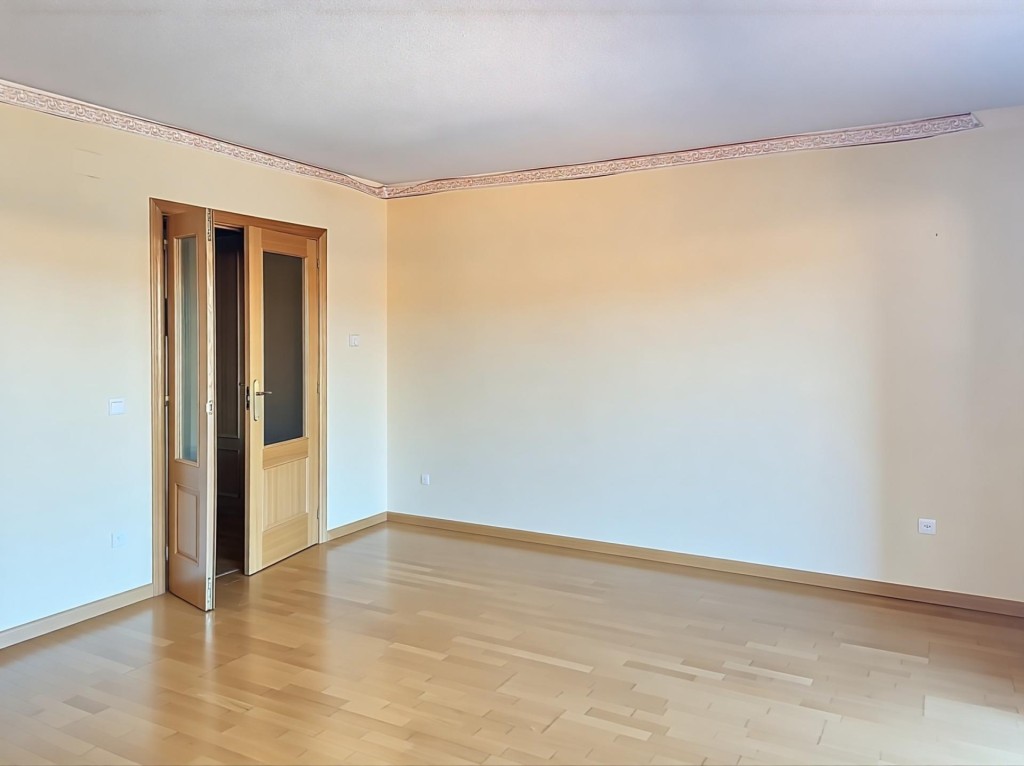 CÓMODO PISO CERCA DEL CENTRO Y OTROS LUGARES DE INTERÉS - foto 2