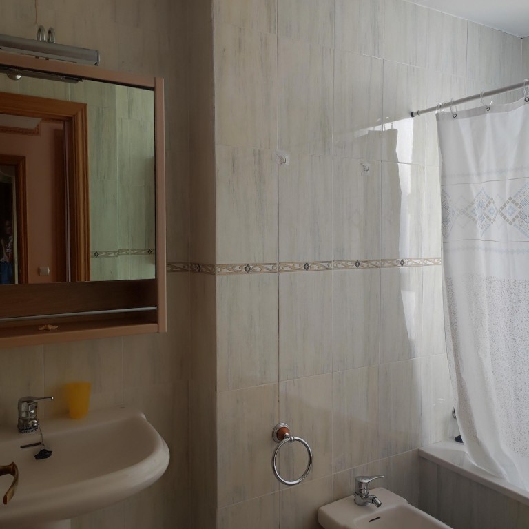 CÓMODO PISO CERCA DEL CENTRO Y OTROS LUGARES DE INTERÉS - foto 18