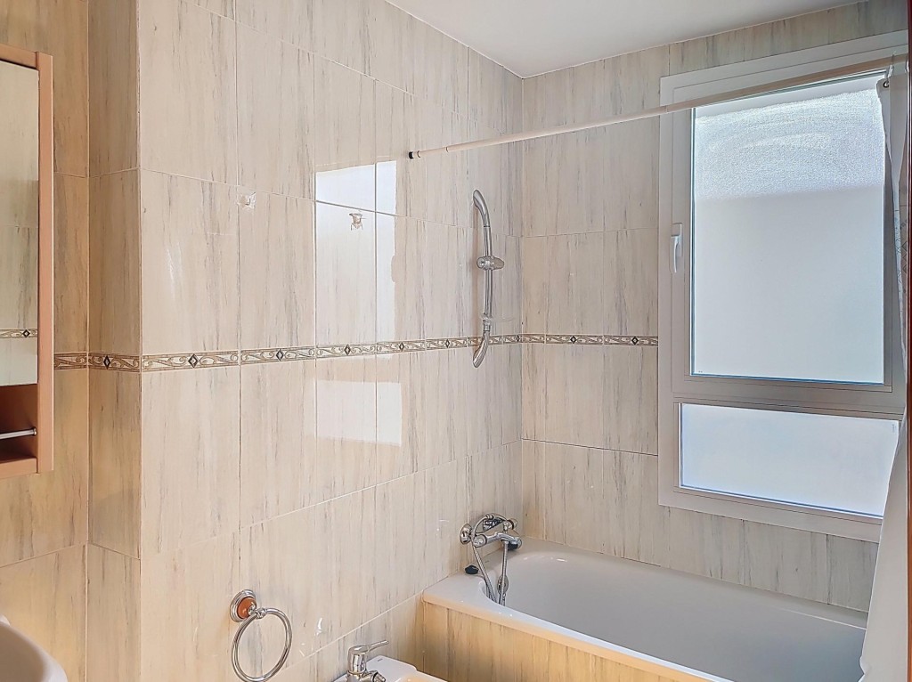 CÓMODO PISO CERCA DEL CENTRO Y OTROS LUGARES DE INTERÉS - foto 19