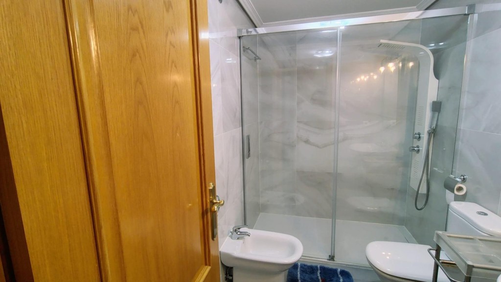 Exclusivo y espectacular piso de 4 habitaciones en una local - foto 83