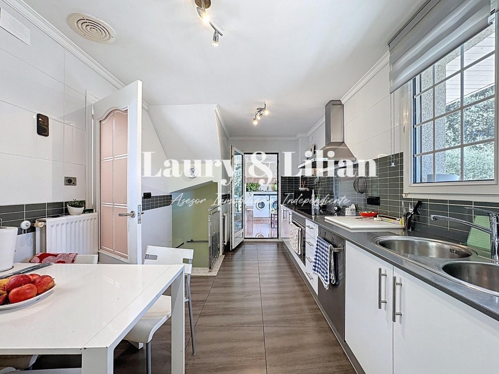 ¡Nuevo! Casa de 4 dormitorios, piscina, garaje, caseta de pi - foto 8