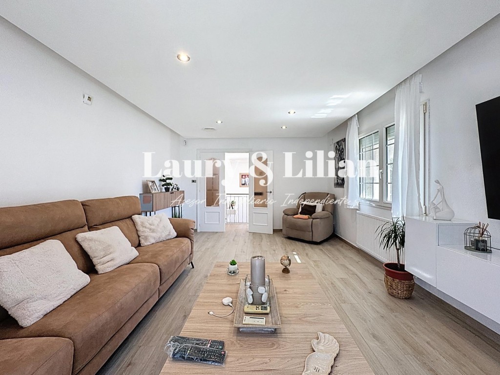 ¡Nuevo! Casa de 4 dormitorios, piscina, garaje, caseta de pi - foto 7