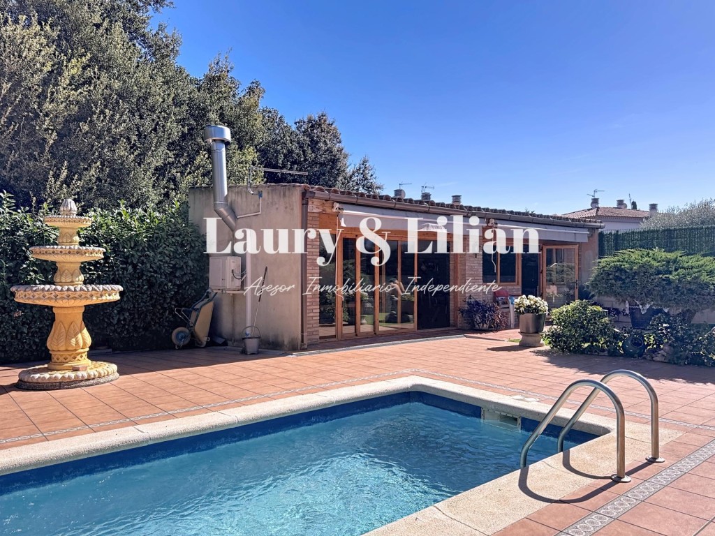 ¡Nuevo! Casa de 4 dormitorios, piscina, garaje, caseta de pi - foto 41