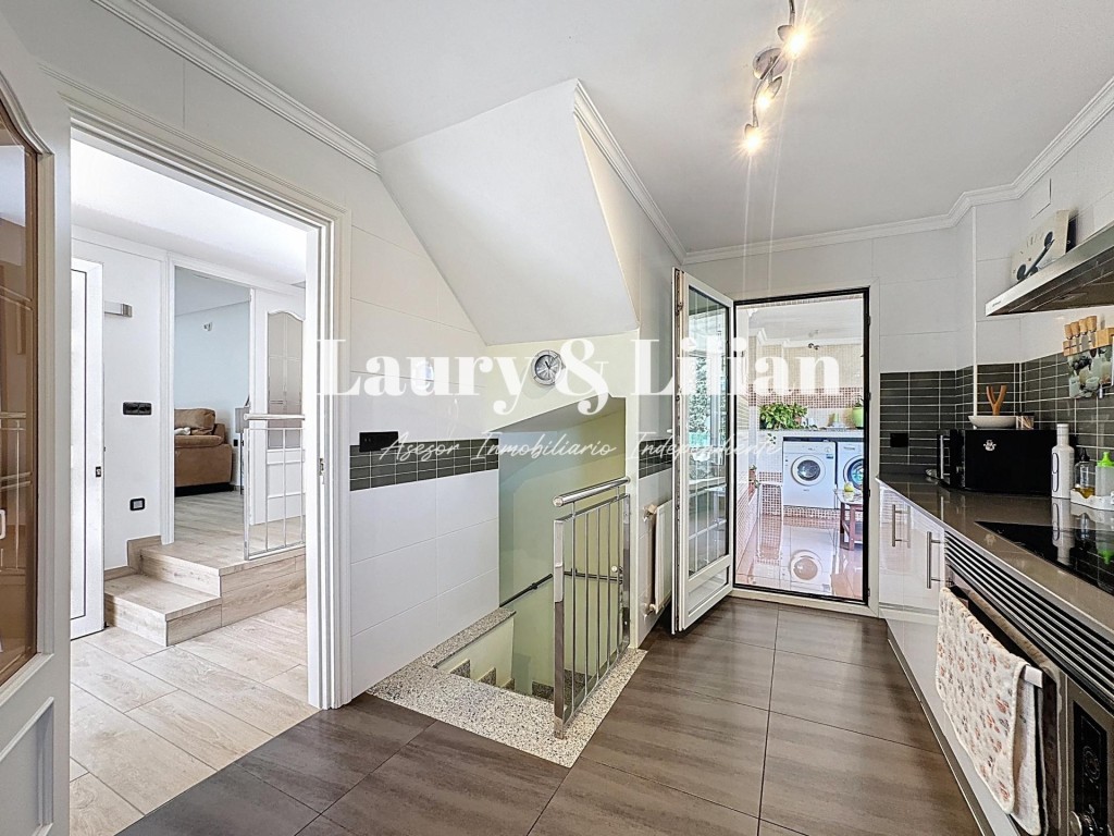 ¡Nuevo! Casa de 4 dormitorios, piscina, garaje, caseta de pi - foto 11