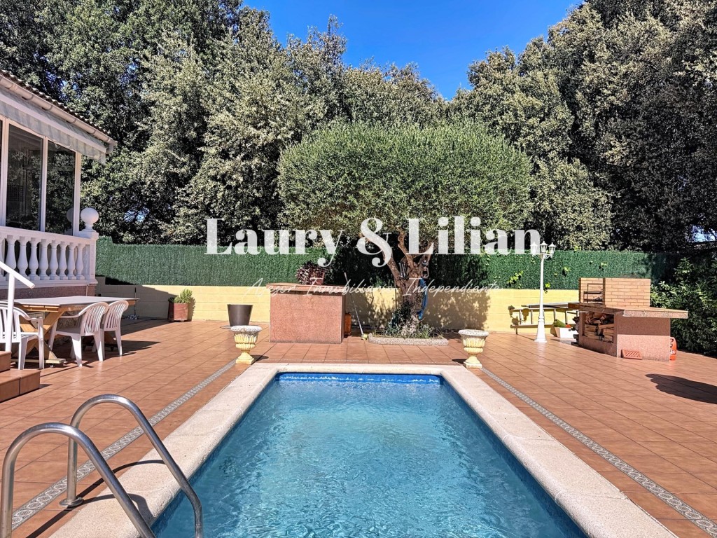 ¡Nuevo! Casa de 4 dormitorios, piscina, garaje, caseta de pi - foto 34