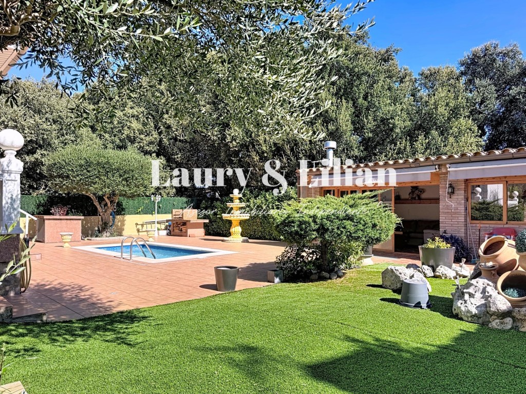 ¡Nuevo! Casa de 4 dormitorios, piscina, garaje, caseta de pi - foto 3