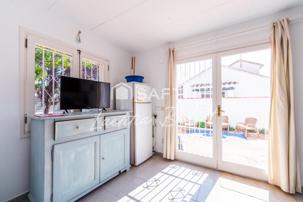 Casa adosada reformada 2 habitaciones y con Jardín Privado – - foto 9