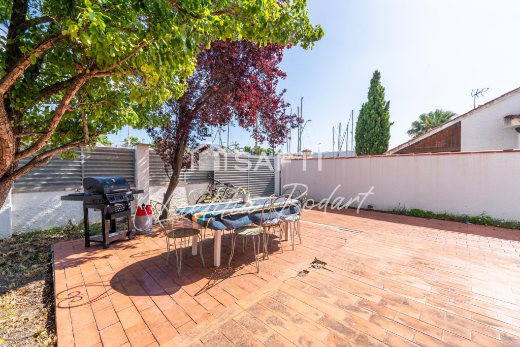 Casa adosada reformada 2 habitaciones y con Jardín Privado – - foto 2