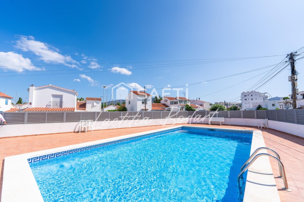 Casa adosada reformada 2 habitaciones y con Jardín Privado – - foto 25