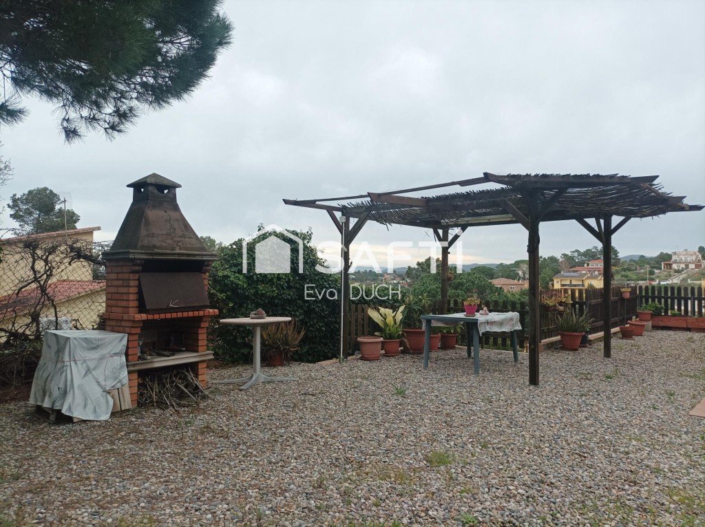 Casa unifamiliar con piscina en Montbarbat - foto 2