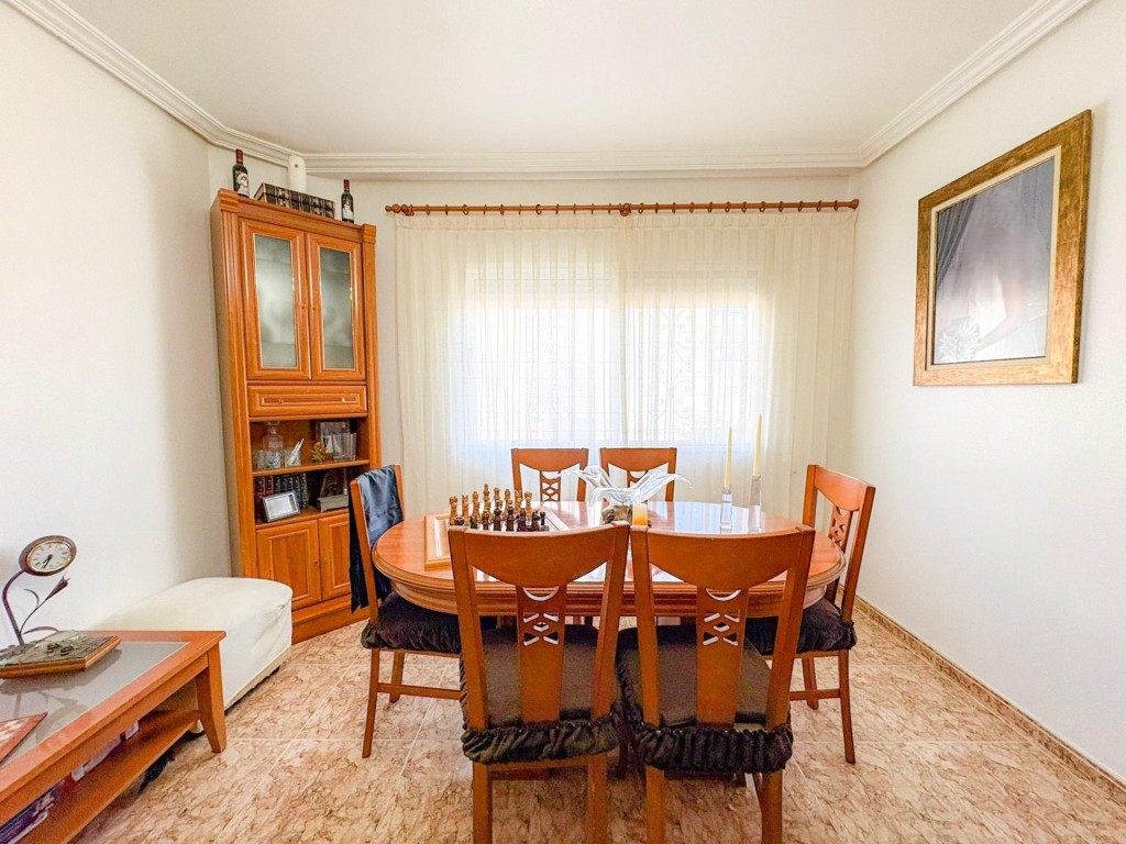 Amplio dúplex con patio, garaje y todas las comodidades. - foto 7