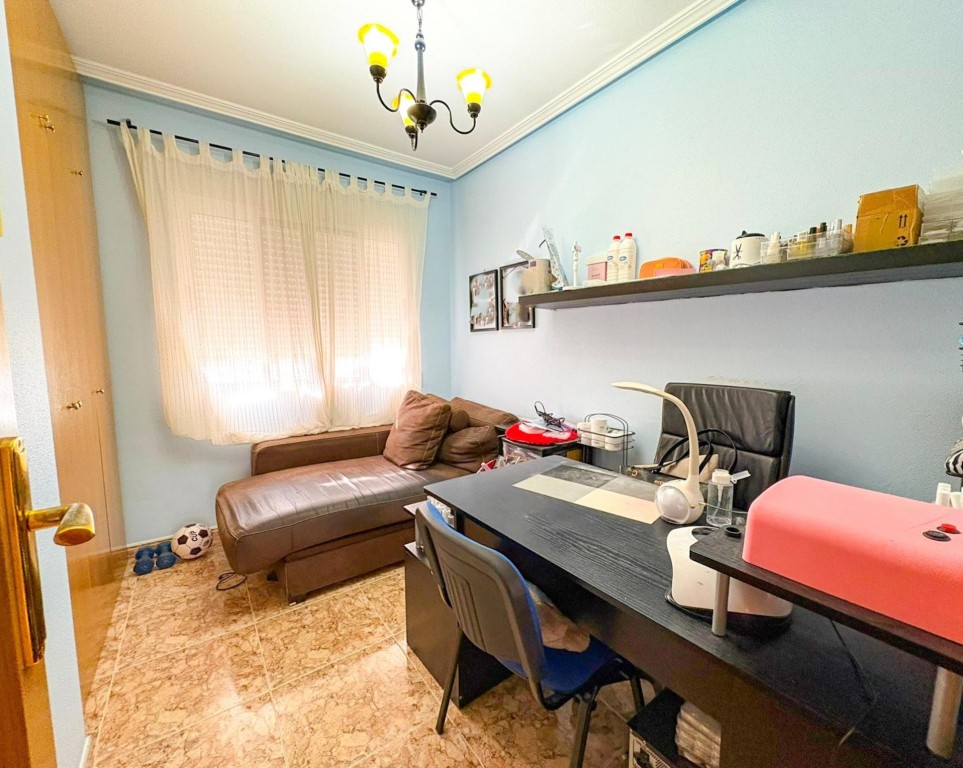 Amplio dúplex con patio, garaje y todas las comodidades. - foto 16