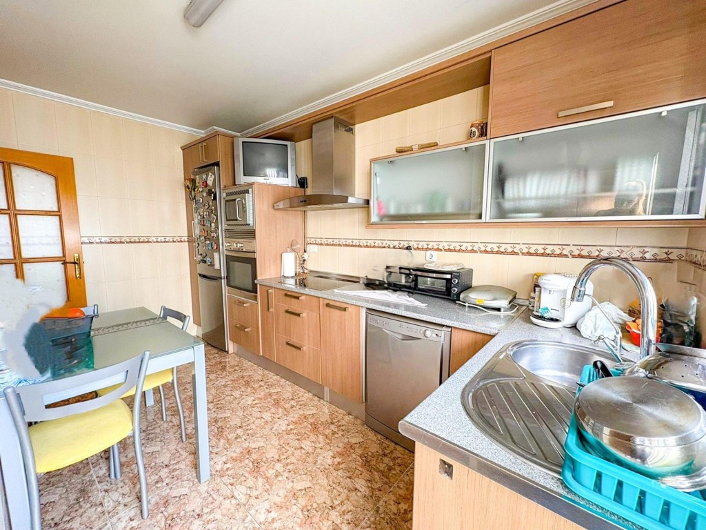 Amplio dúplex con patio, garaje y todas las comodidades. - foto 11