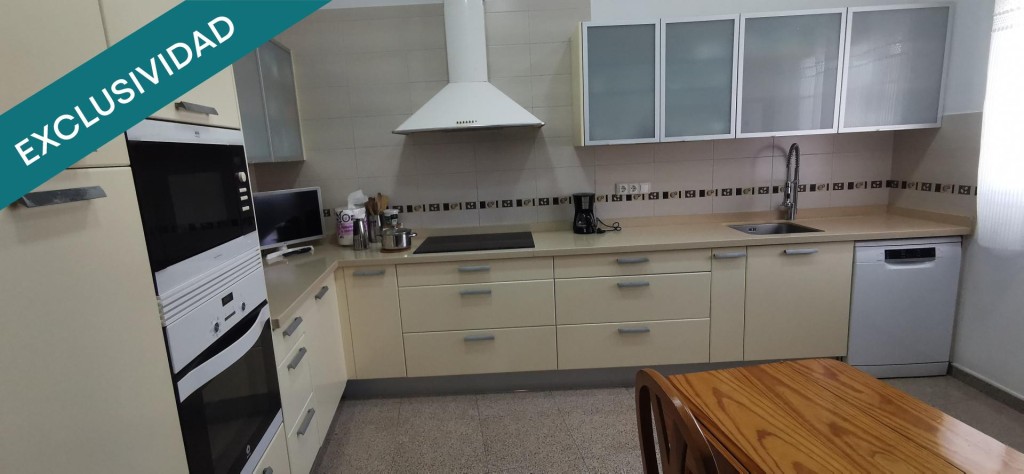 ENCANTADORA  Y AMPLIA CASA EN PLENO CENTRO DE TEROR - foto 36