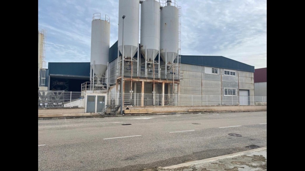 Nave industrial en Oliva
