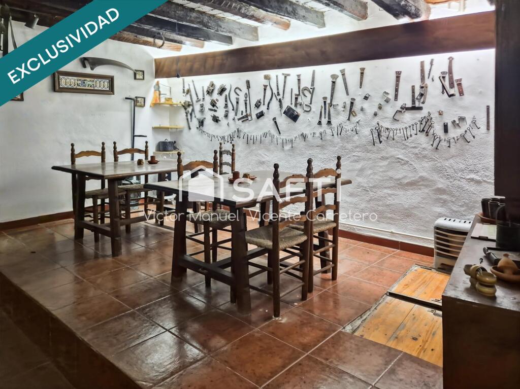 Enorme casa de pueblo con muchísimo encanto