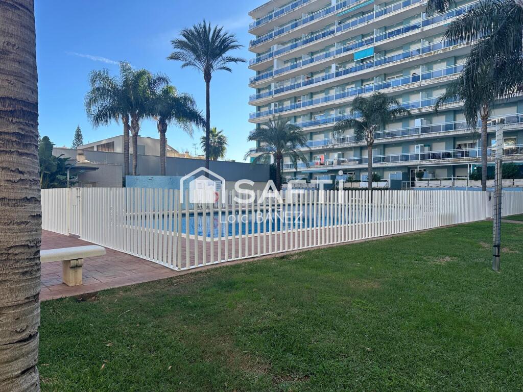 Apartamento con piscina, garaje y zonas deportivas en Playa de Gandía
