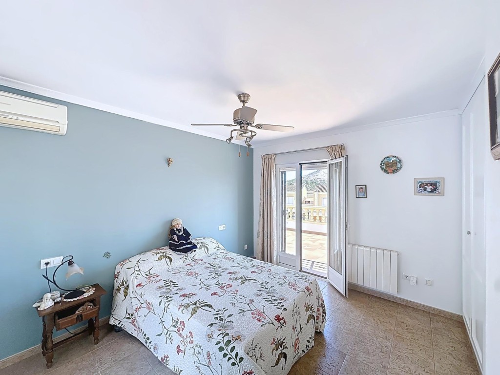 Casa luminosa con piscina en Sagra - foto 19