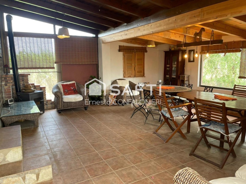 Hermosa Casa con terreno , vallada con luz y agua.