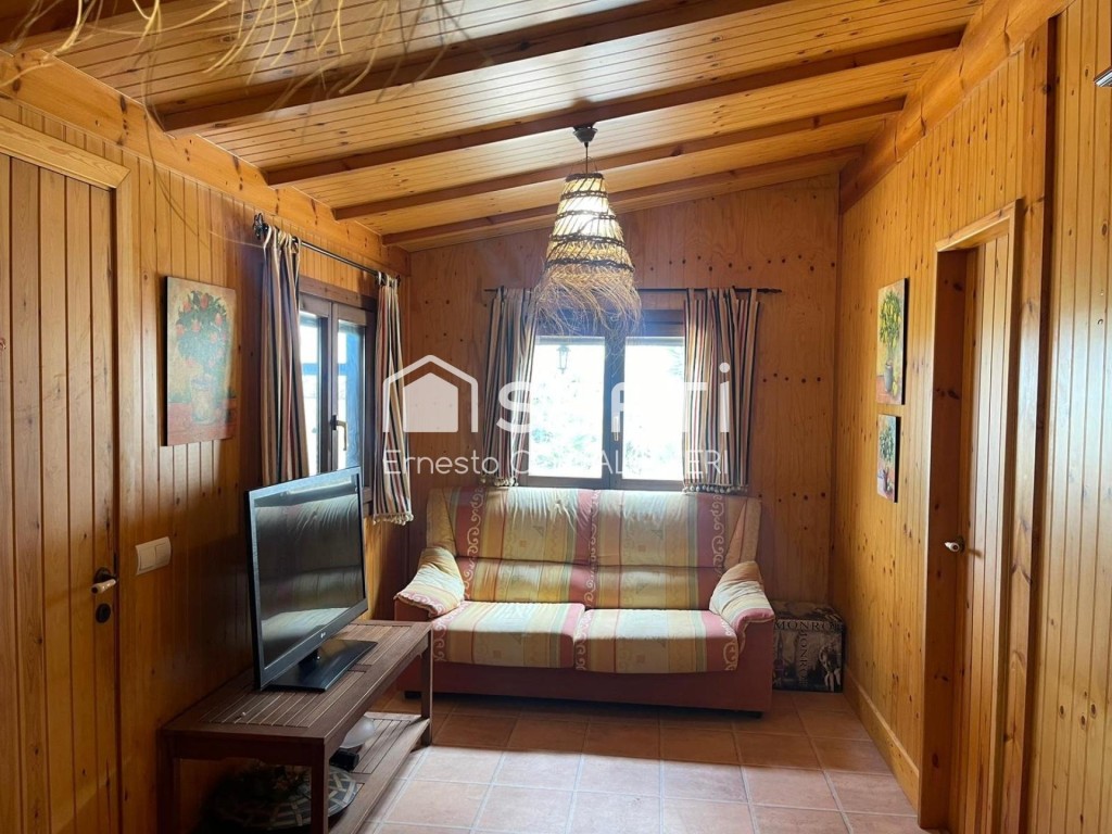 Hermosa Casa con terreno , vallada con luz y agua.