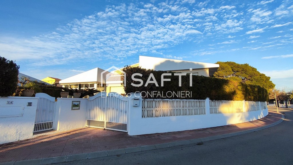 MAGNIFICO CHALET EN ALCANAR PLAYA DE 400m2, (NEGOCIABLE CON 