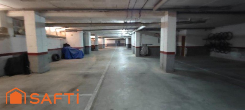 Plaza de aparcamiento para coche mediano-pequeño o  moto en comunidad cerrada