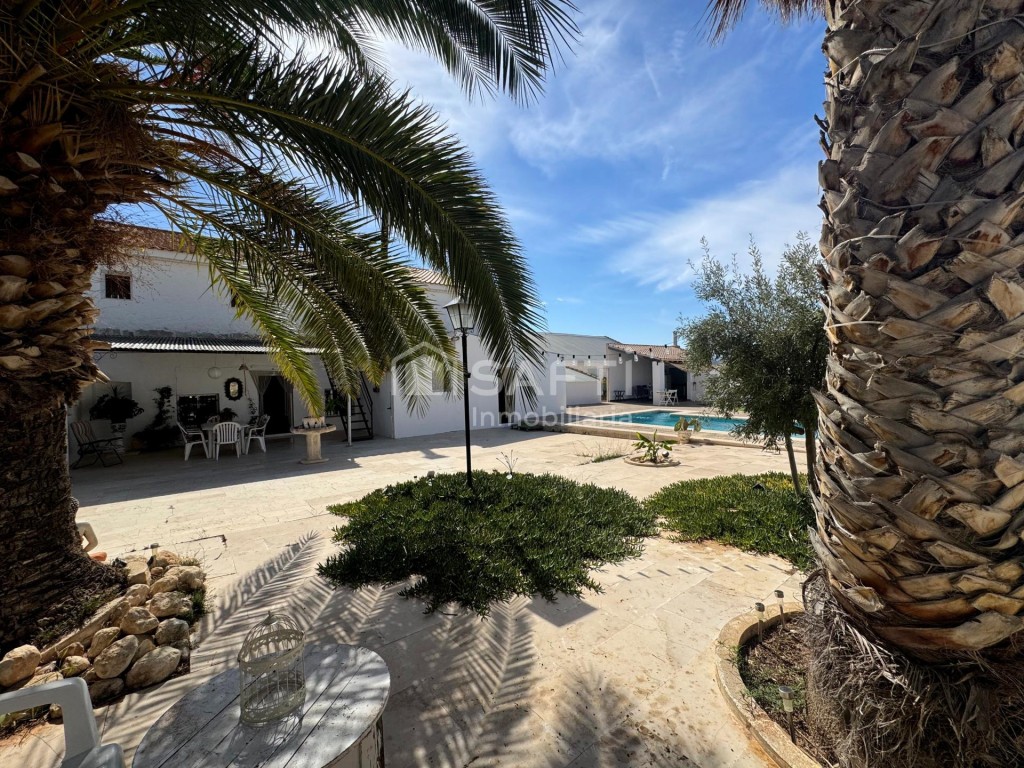 Casa rústica con piscina en Torre del Rico