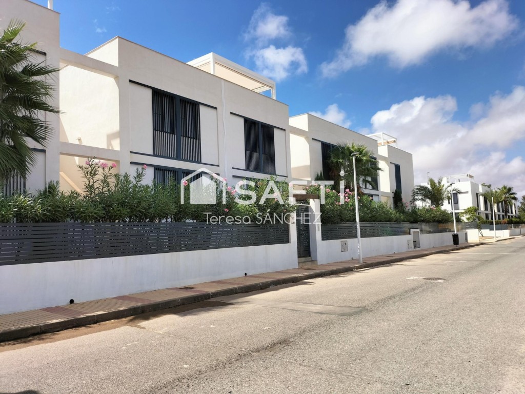 El lujo en el Mediterráneo: solárium, piscina y playa - foto 2