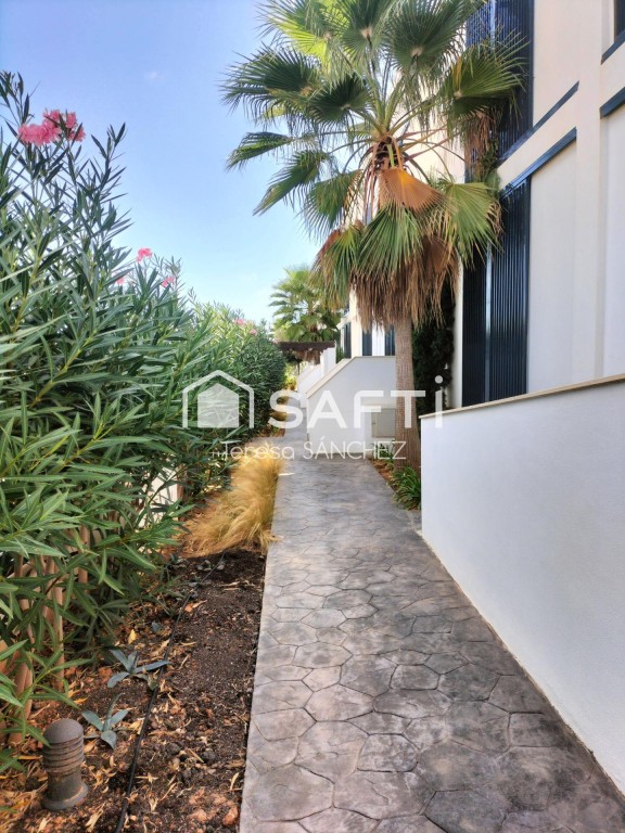 El lujo en el Mediterráneo: solárium, piscina y playa - foto 4