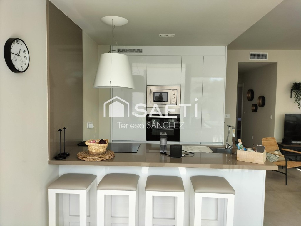 El lujo en el Mediterráneo: solárium, piscina y playa - foto 10