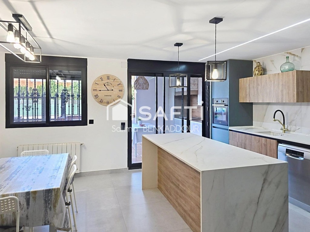 Elegante adosado de tres plantas con amplias terrazas - foto 8