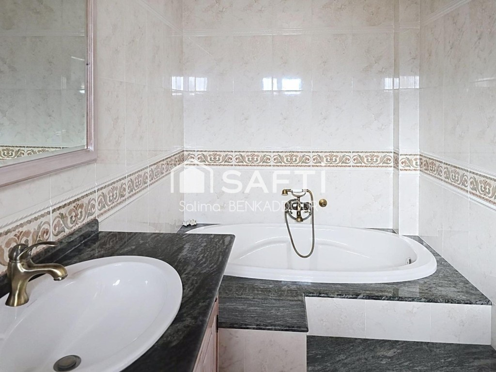 Elegante adosado de tres plantas con amplias terrazas - foto 18