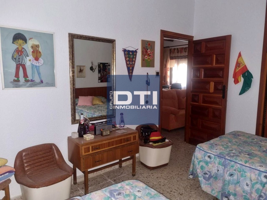 Parcela urbana excepcional con 3 casas, jardín y piscina a 5 - foto 24