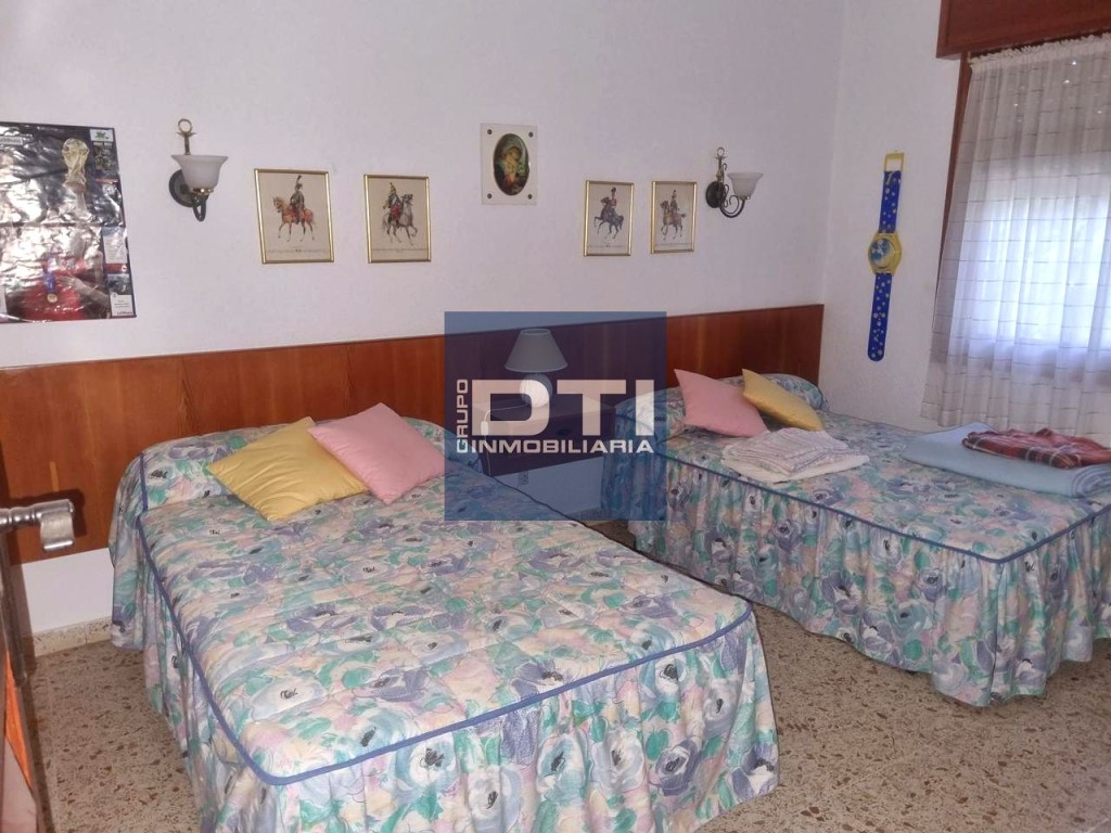 Parcela urbana excepcional con 3 casas, jardín y piscina a 5 - foto 23