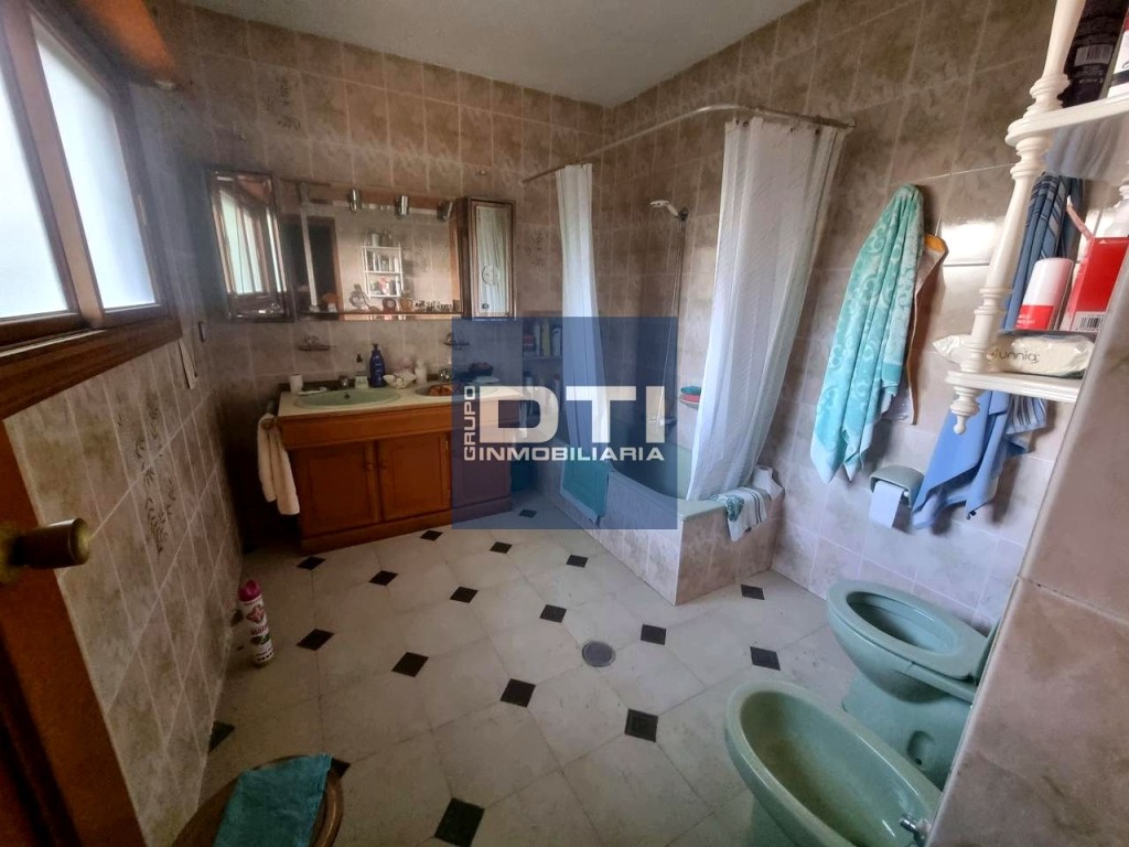 Parcela urbana excepcional con 3 casas, jardín y piscina a 5 - foto 36