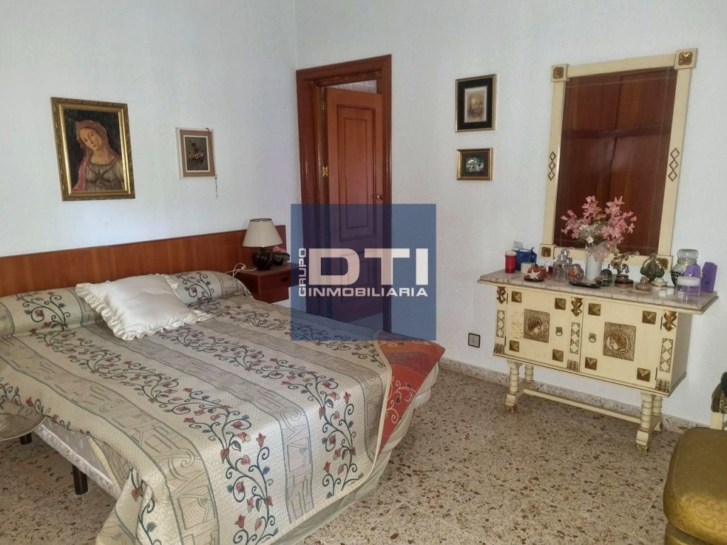 Parcela urbana excepcional con 3 casas, jardín y piscina a 5 - foto 19