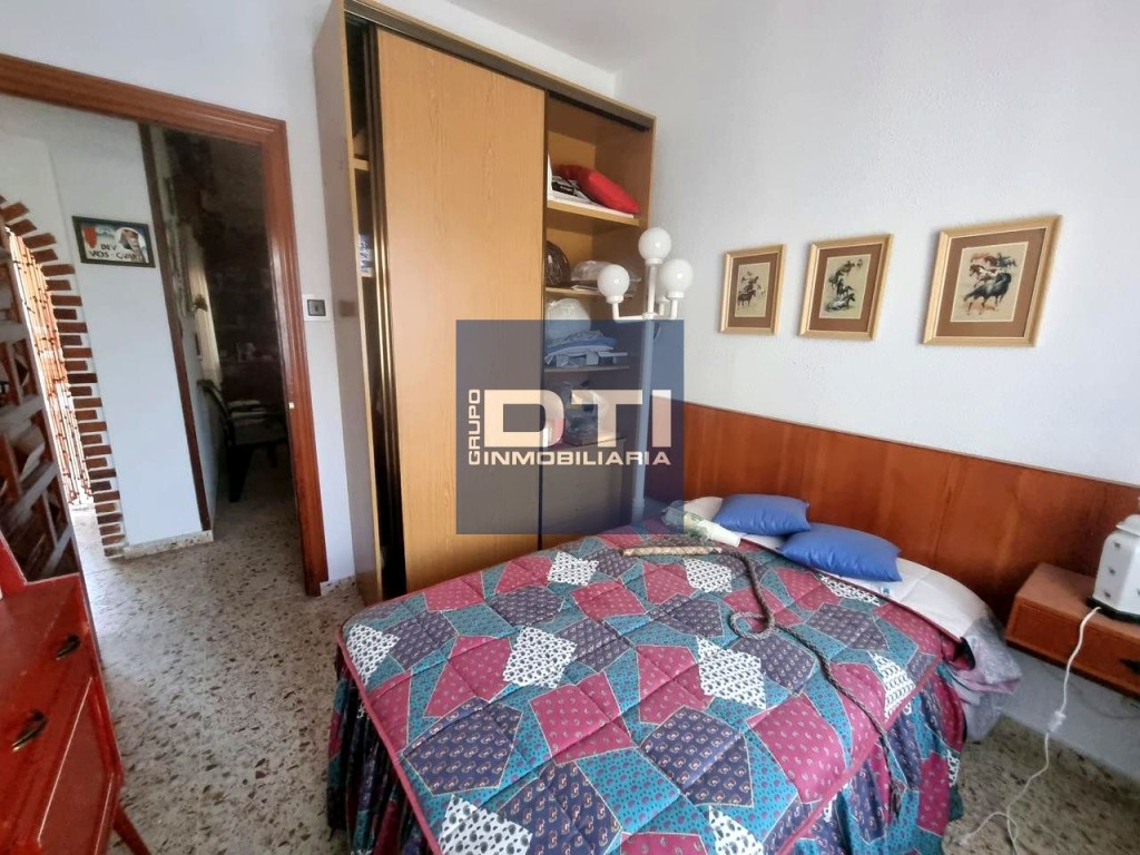 Parcela urbana excepcional con 3 casas, jardín y piscina a 5 - foto 27